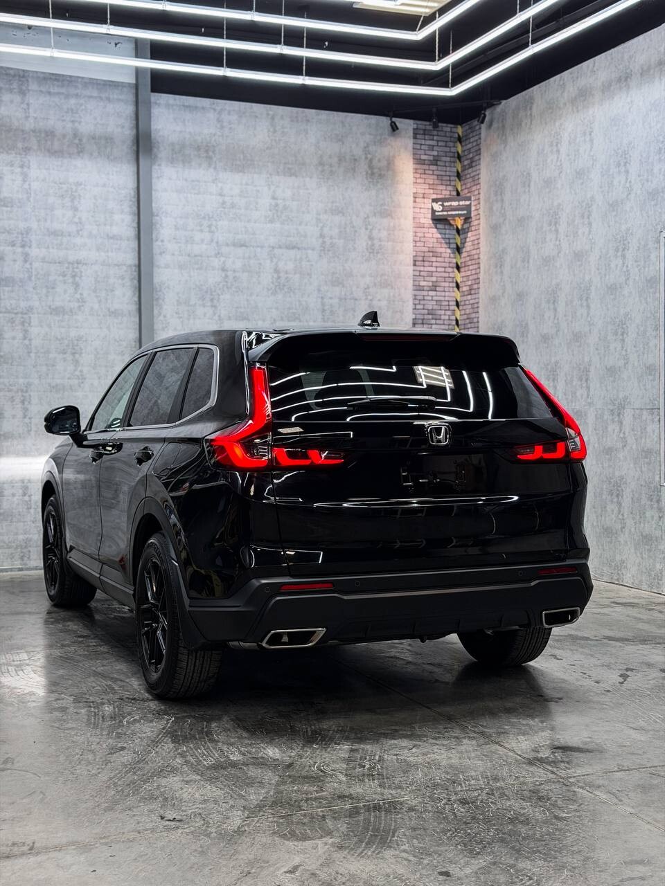 Honda CR-V после оклейки полиуретановой пленкой KPPF 99 в студии