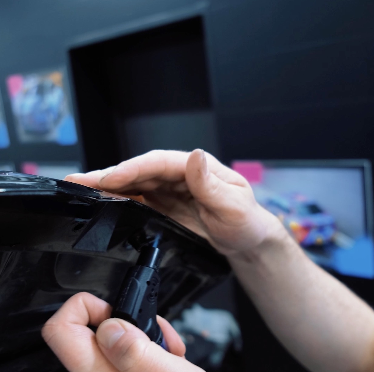 kak-delaetsya-poliuretanovaya-plenka-dlya-avto-struktura-materiala-pod-mikroskopom_2