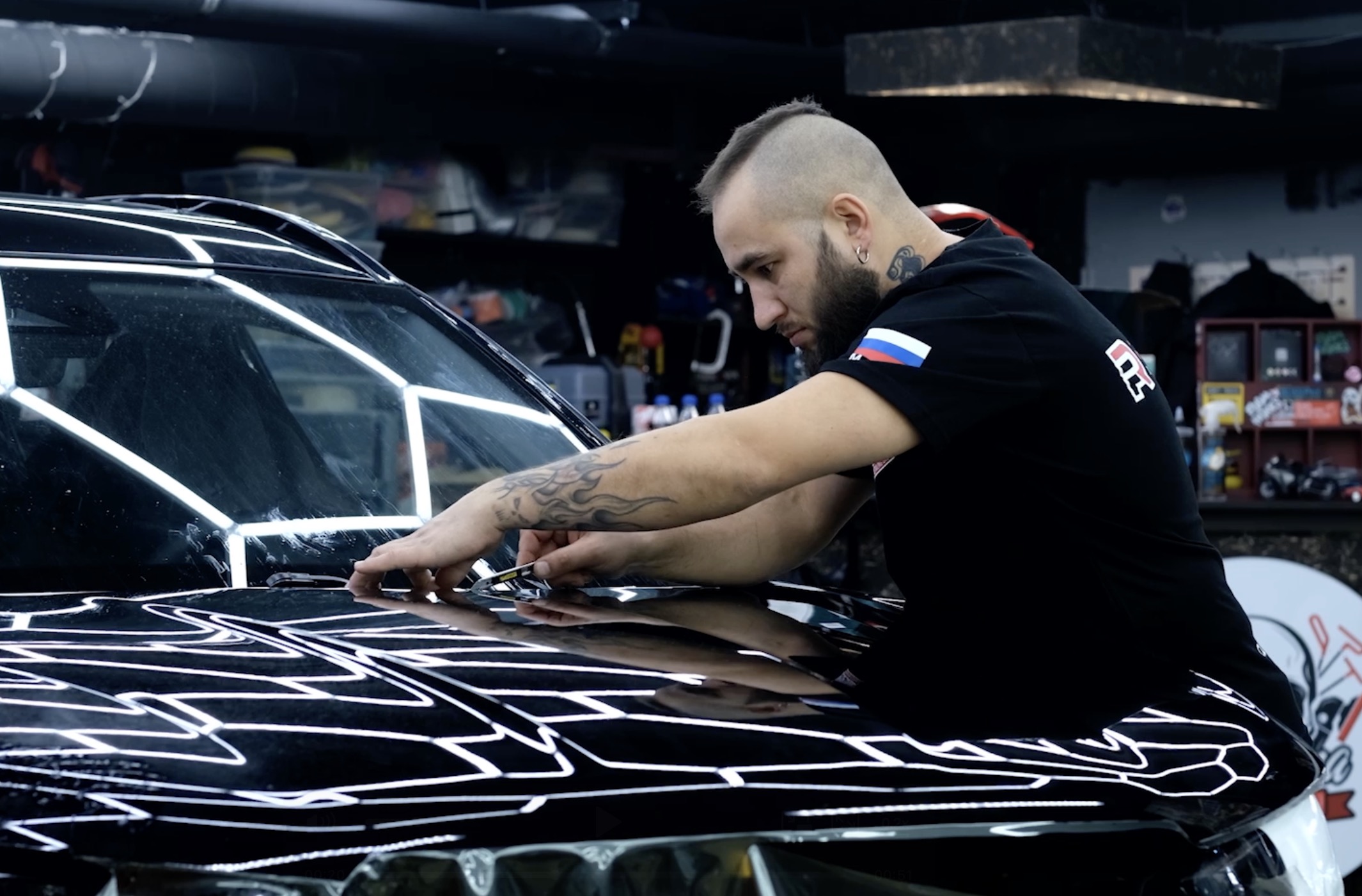 zashhita-kapota-poliuretanovoj-plenkoj_1