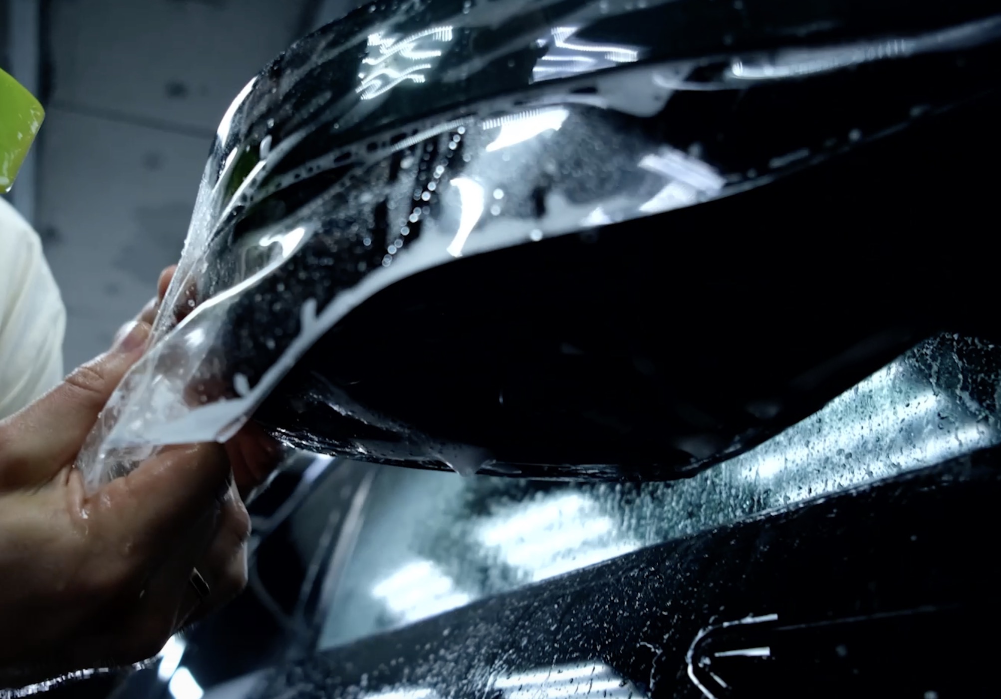 lak-ili-plenka-na-fary-chto-luchshe_2