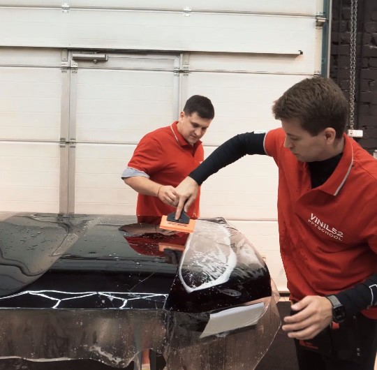 оклейка полиуретановой пленкой: зеркал, дверей, крыши авто_8