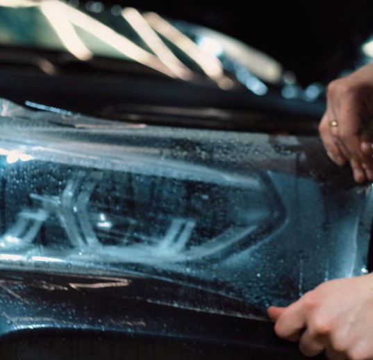 оклейка полиуретановой пленкой: зеркал, дверей, крыши авто_3