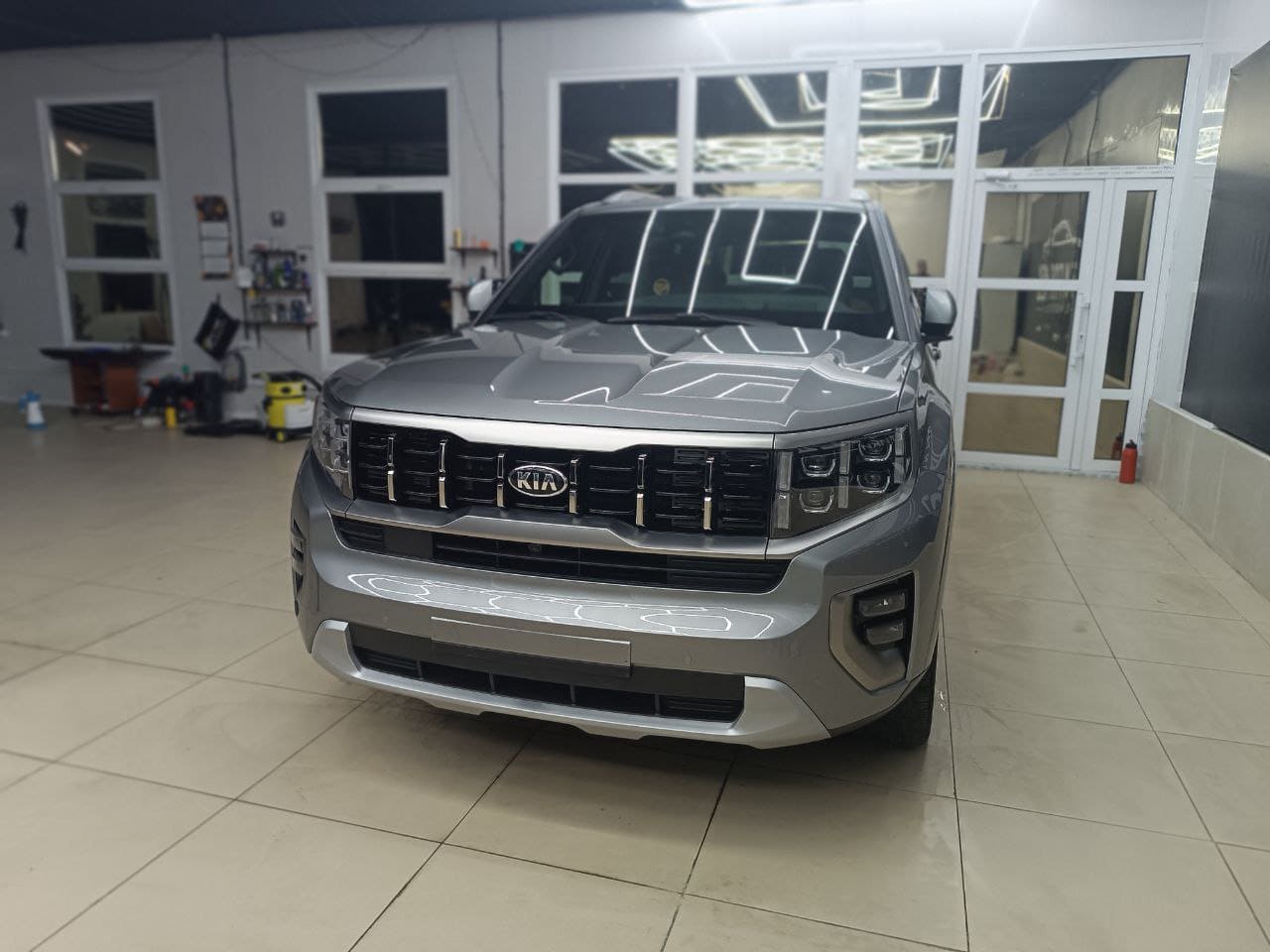 Оклейка фар полиуретановой пленкой_9