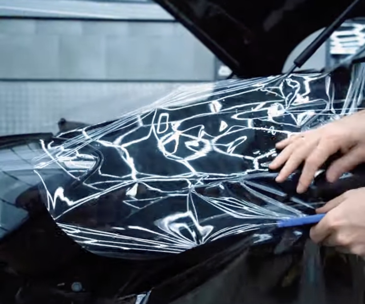 okleika_kyzova_bmw_7